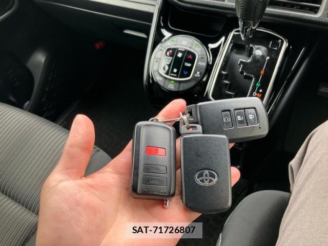 Toyota VOXY 2020-10 7981387-14