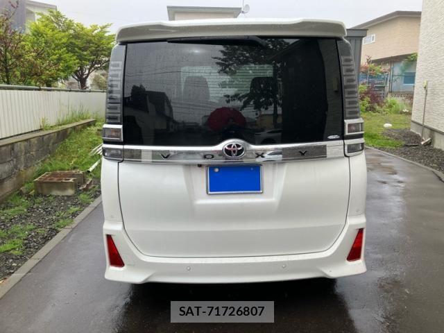 Toyota VOXY 2020-10 7981387-3