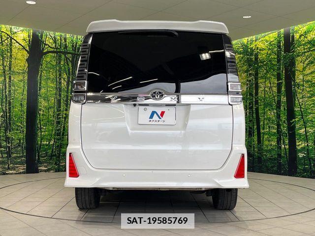 Toyota VOXY 2020-04 7981385-15