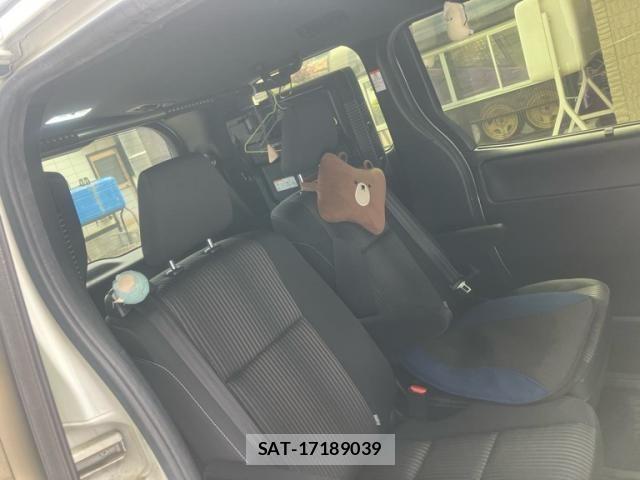 Toyota VOXY 2019-08 7981388-9