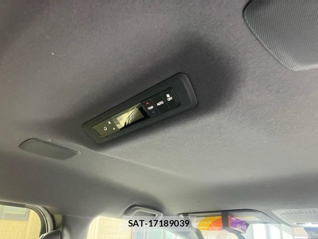 Toyota VOXY 2019-08 7981388-11