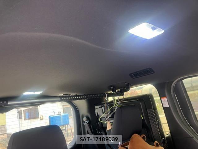 Toyota VOXY 2019-08 7981388-12