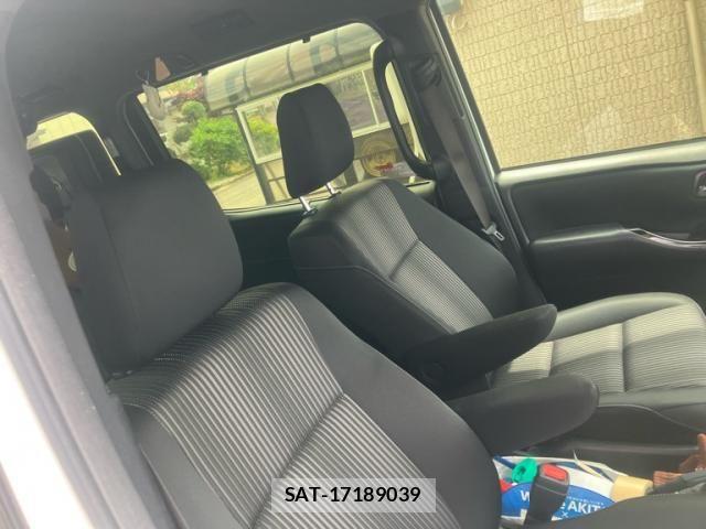Toyota VOXY 2019-08 7981388-13