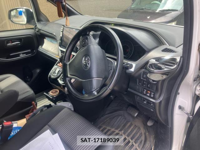 Toyota VOXY 2019-08 7981388-14