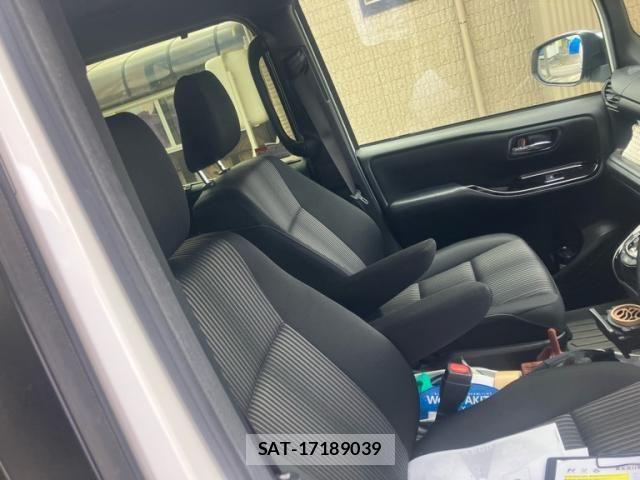 Toyota VOXY 2019-08 7981388-17
