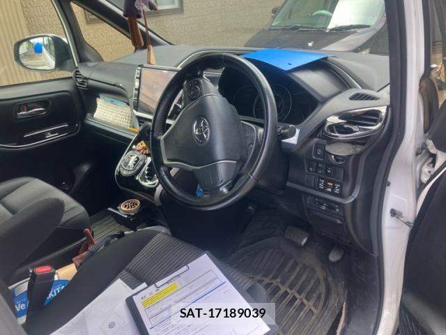 Toyota VOXY 2019-08 7981388-18