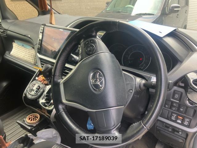 Toyota VOXY 2019-08 7981388-19