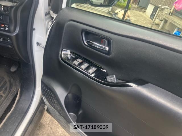 Toyota VOXY 2019-08 7981388-21