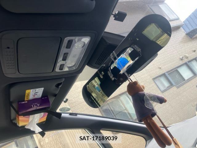 Toyota VOXY 2019-08 7981388-25