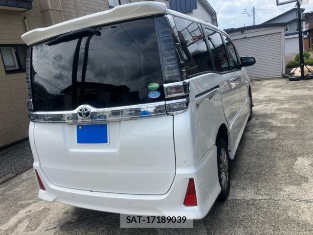 Toyota VOXY 2019-08 7981388-4