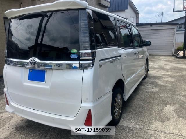 Toyota VOXY 2019-08 7981388-5