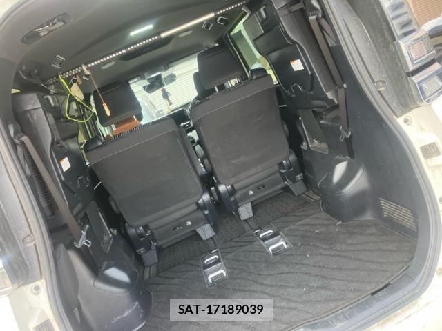Toyota VOXY 2019-08 7981388-8