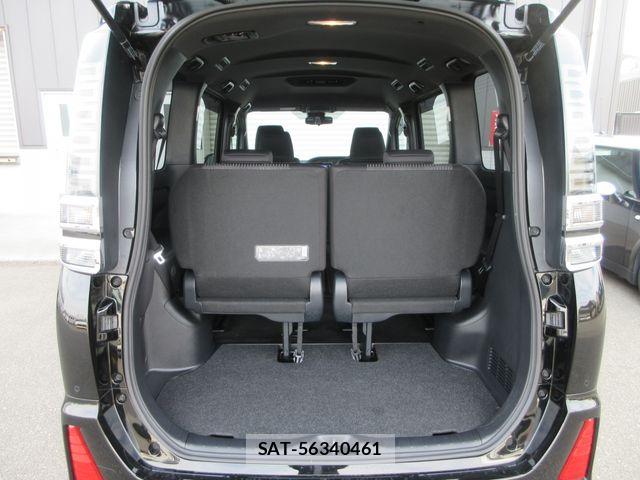 Toyota VOXY 2021-04 7981386-16