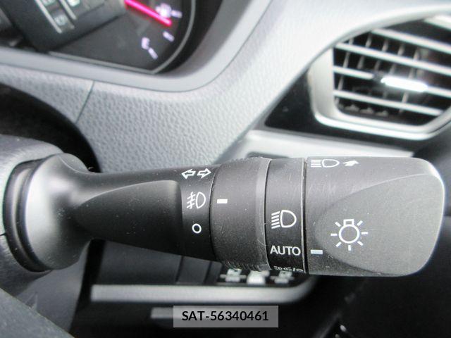 Toyota VOXY 2021-04 7981386-26