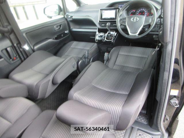 Toyota VOXY 2021-04 7981386-29