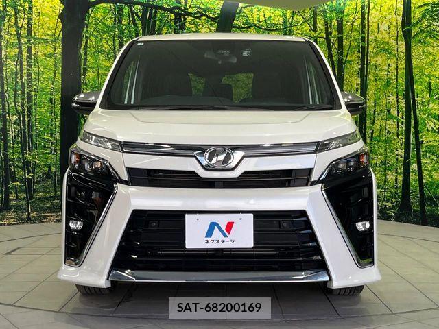 Toyota VOXY 2019-02 8038869-14