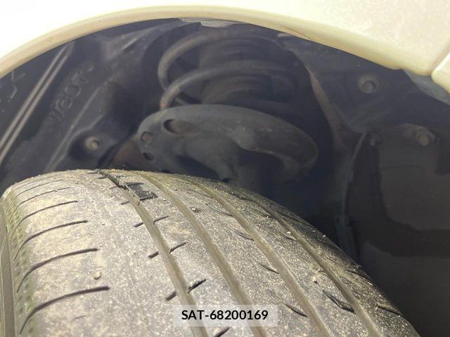 Toyota VOXY 2019-02 8038869-19