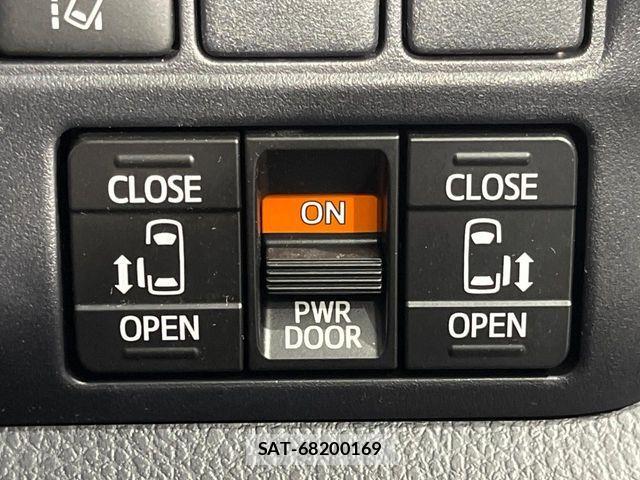 Toyota VOXY 2019-02 8038869-2