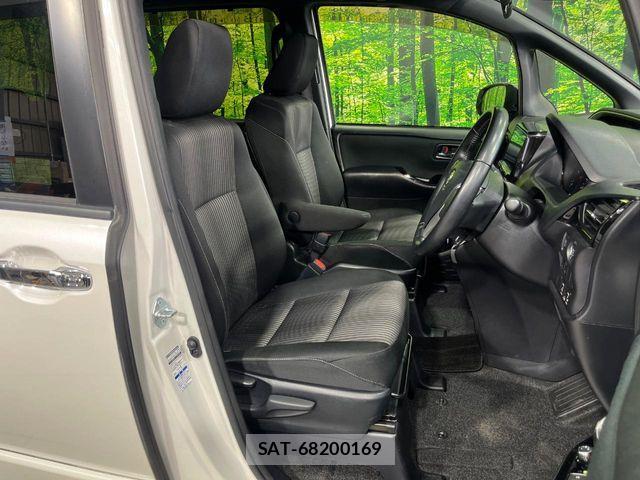 Toyota VOXY 2019-02 8038869-7