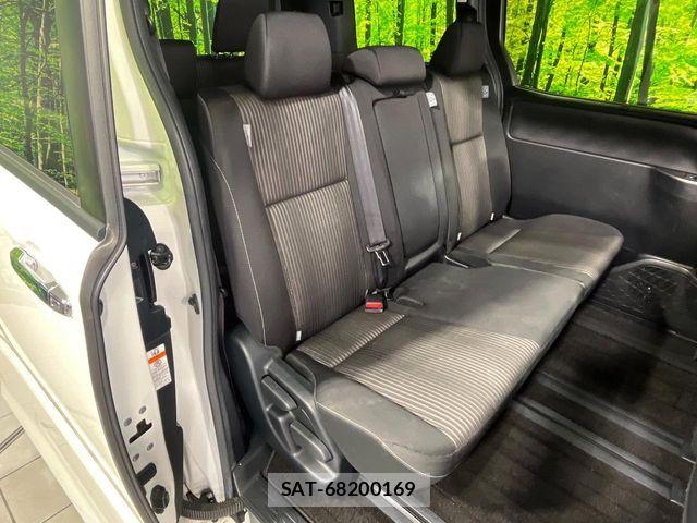 Toyota VOXY 2019-02 8038869-8
