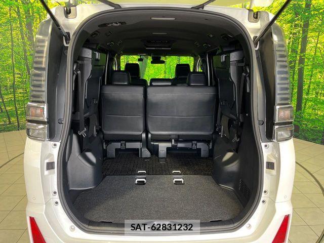 Toyota VOXY 2021-07 8038868-10