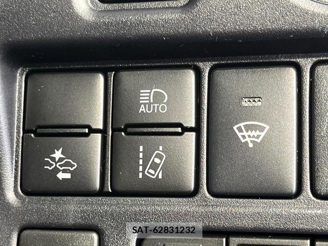 Toyota VOXY 2021-07 8038868-6
