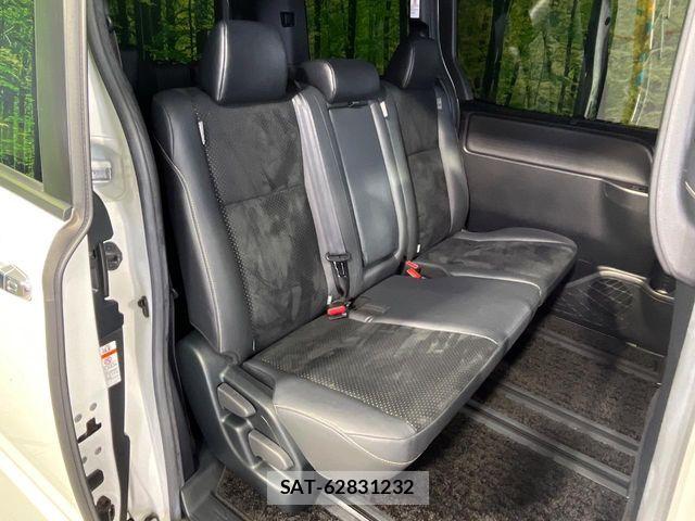 Toyota VOXY 2021-07 8038868-8