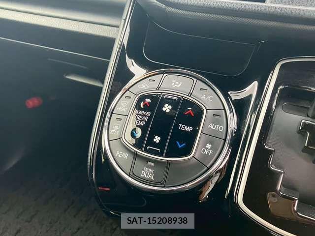 Toyota VOXY 2017-09 8038872-10