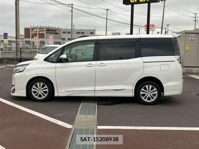 Toyota VOXY 2017-09 8038872-17