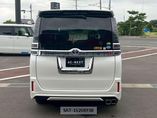 Toyota VOXY 2017-09 8038872-18