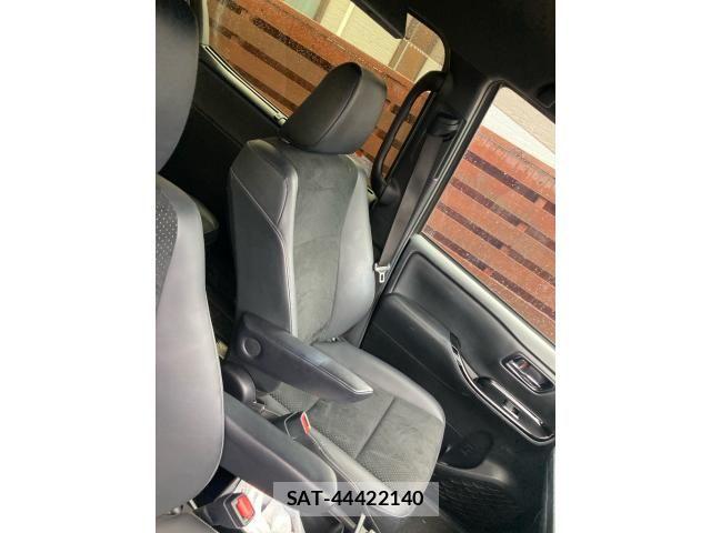 Toyota VOXY 2021-03 8038870-13