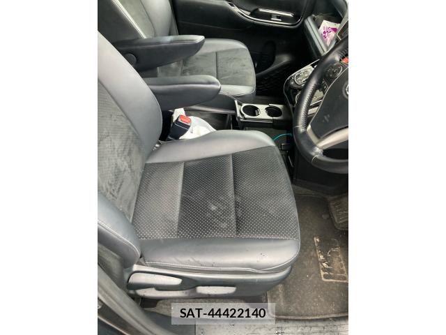 Toyota VOXY 2021-03 8038870-14