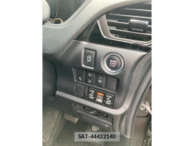 Toyota VOXY 2021-03 8038870-18