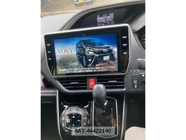 Toyota VOXY 2021-03 8038870-19