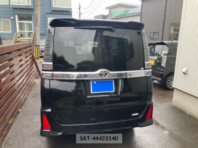 Toyota VOXY 2021-03 8038870-5
