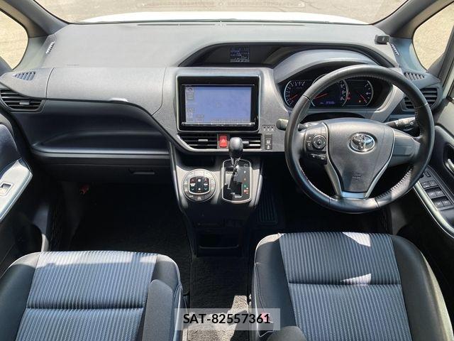 Toyota VOXY 2014-07 8038871-13