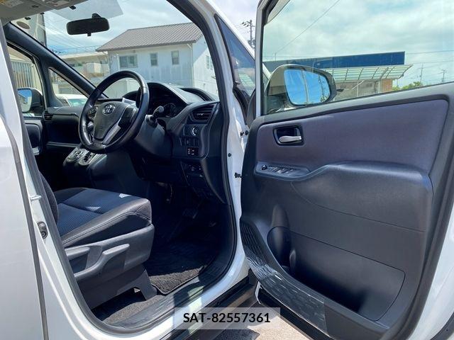 Toyota VOXY 2014-07 8038871-14