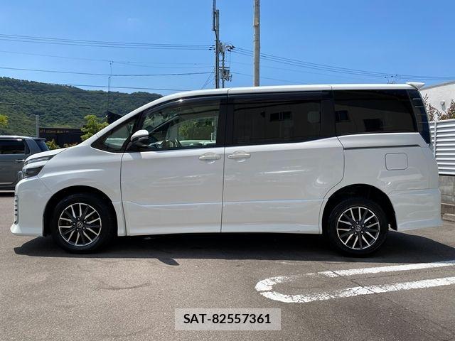 Toyota VOXY 2014-07 8038871-4
