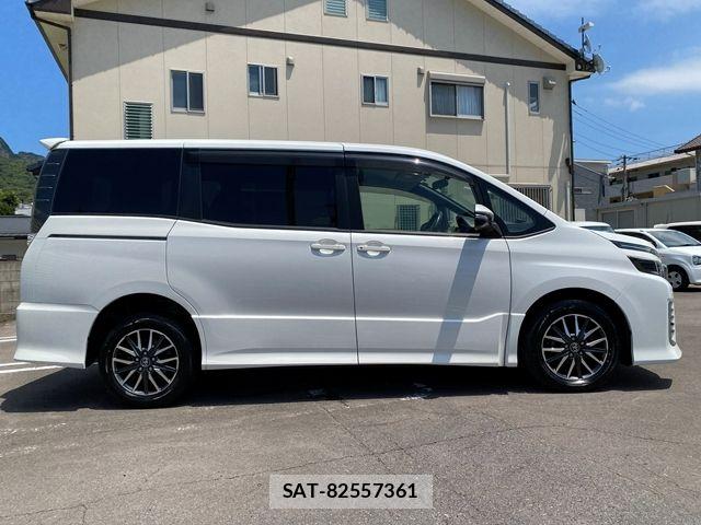 Toyota VOXY 2014-07 8038871-5