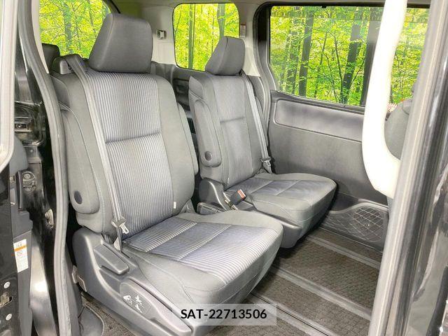 Toyota VOXY 2015-09 8075982-9