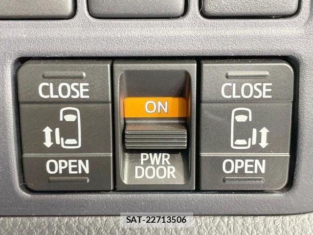 Toyota VOXY 2015-09 8075982-5