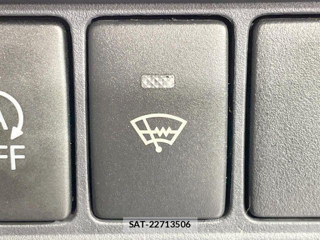 Toyota VOXY 2015-09 8075982-6