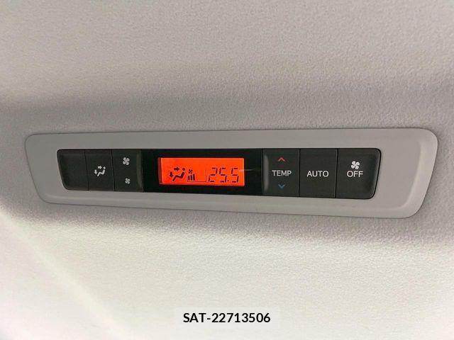 Toyota VOXY 2015-09 8075982-7