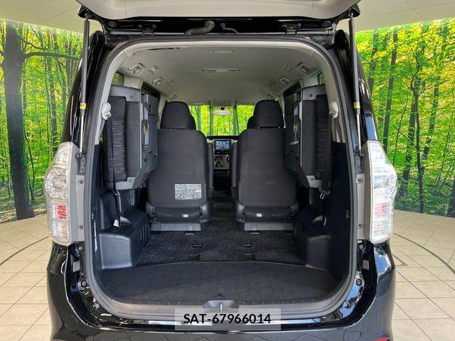 Toyota VOXY 2012-02 8075981-10