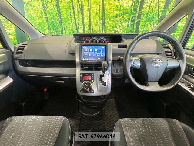 Toyota VOXY 2012-02 8075981-1