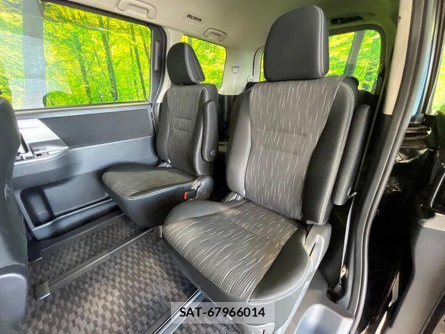 Toyota VOXY 2012-02 8075981-8