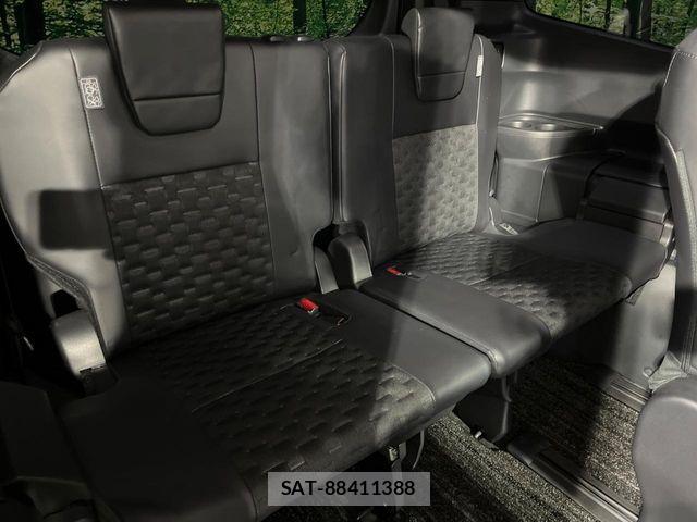 Toyota VOXY 2023-10 8075979-9