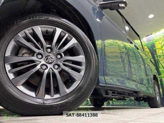 Toyota VOXY 2023-10 8075979-13