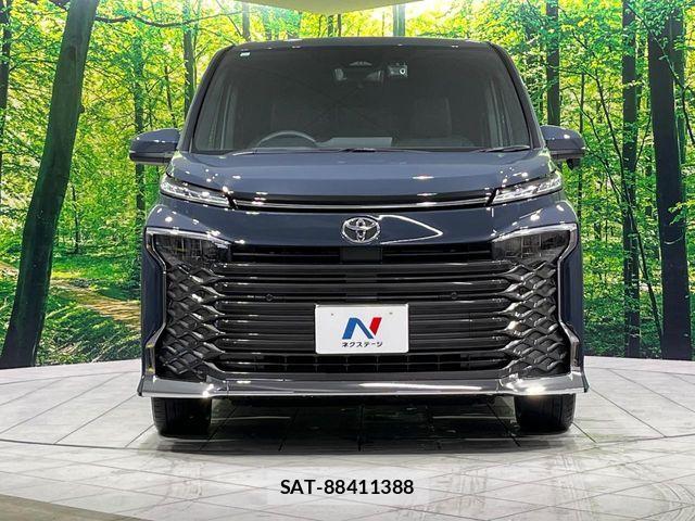 Toyota VOXY 2023-10 8075979-14