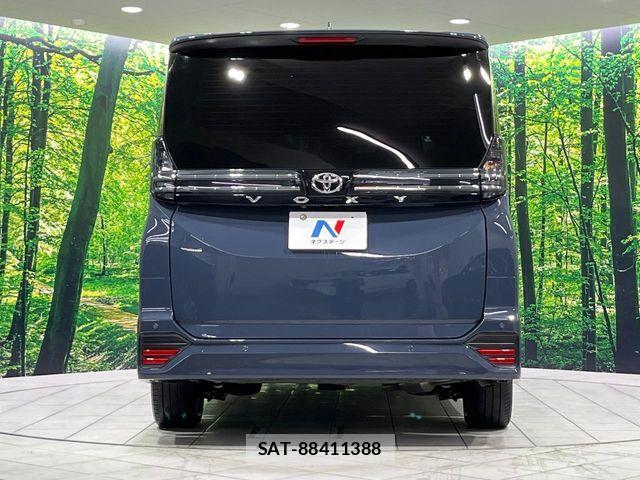 Toyota VOXY 2023-10 8075979-15